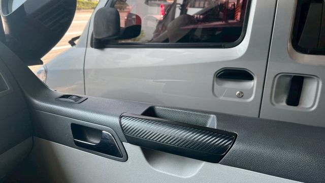 《亨通買車 萬事亨通》2015 Volkswagen T5 Caravelle 2.0 TDI ☆180PS 九人座美車  第6張相片