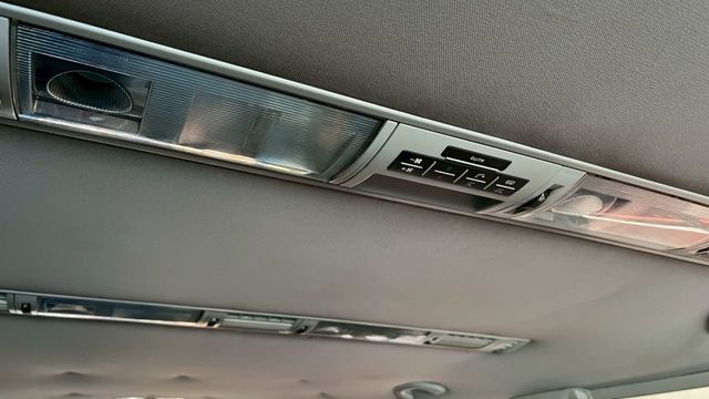 《亨通買車 萬事亨通》2015 Volkswagen T5 Caravelle 2.0 TDI ☆180PS 九人座美車  第7張相片
