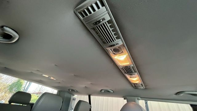 《亨通買車 萬事亨通》2015 Volkswagen T5 Caravelle 2.0 TDI ☆180PS 九人座美車  第8張相片