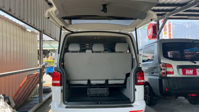 《亨通買車 萬事亨通》2015 Volkswagen T5 Caravelle 2.0 TDI ☆180PS 九人座美車  第9張相片