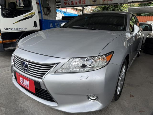 2014年LEXUS 凌志 ES300H 油電車/電動後視鏡/後座出風口/天窗/導航/免鑰匙發動 ★保證里程  第2張相片