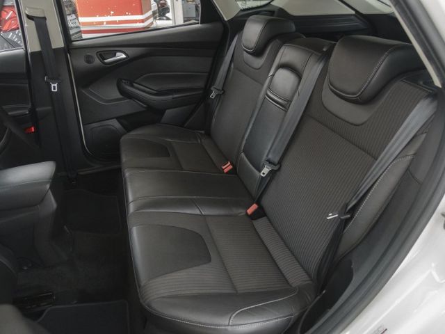 2014年 FORD福特 FOCUS 白 2.0 / 天窗.定速.雙區恆溫.循跡防滑.藍芽  第8張相片