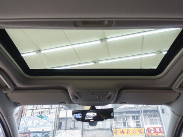 2014年 FORD福特 FOCUS 白 2.0 / 天窗.定速.雙區恆溫.循跡防滑.藍芽  第10張相片