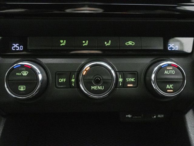 RS版！2016年型 SKODA OCTAVIA 藍 2.0／快撥.定速.循跡防滑.雙區恆溫  第13張相片