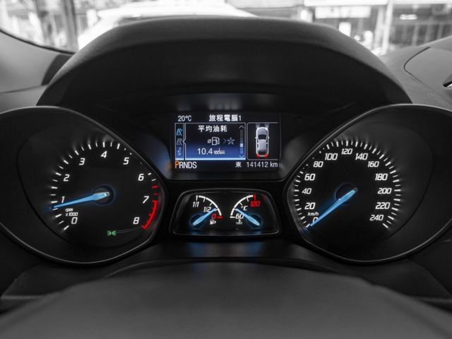 2013年 FORD福特 KUGA 灰 1.6／全景天窗.定速.雙區恆溫.倒車顯影.電尾  第4張相片