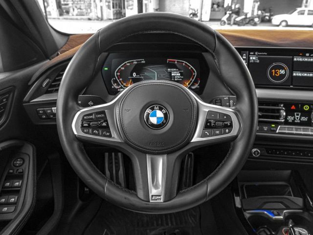 Edition M！2021年型 BMW寶馬 118i 白 1.5／I-KEY.ACC.盲點.車偏.電動椅  第5張相片