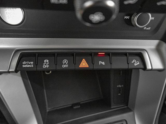 油電休旅！2020年 AUDI奧迪 Q3 Sportback 白 1.5／僅跑3萬.I-KEY.ACC.車偏.盲點.電尾  第13張相片