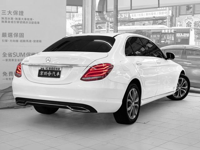 2016年型 BENZ賓士 C200 白 2.0／天窗.I-KEY.定速.電動椅.倒車顯影  第2張相片