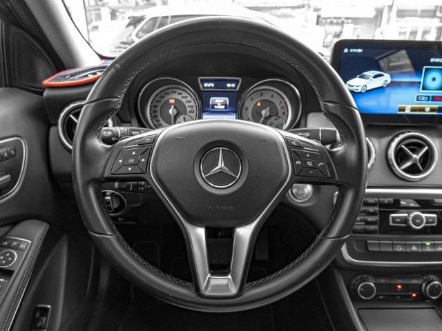 2015年 BENZ賓士 GLA180 紫 1.6／I-KEY.定速.CarPlay.電動椅.電尾  第5張相片