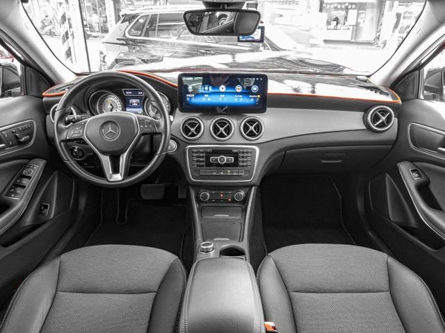 2015年 BENZ賓士 GLA180 紫 1.6／I-KEY.定速.CarPlay.電動椅.電尾  第7張相片