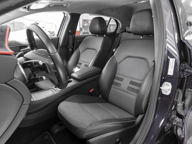 2015年 BENZ賓士 GLA180 紫 1.6／I-KEY.定速.CarPlay.電動椅.電尾  第8張相片