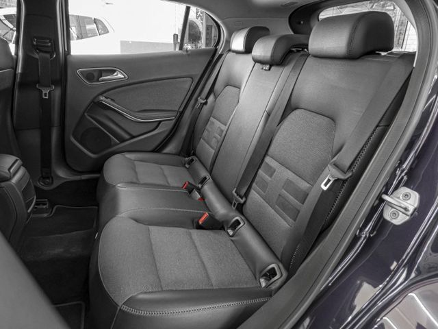 2015年 BENZ賓士 GLA180 紫 1.6／I-KEY.定速.CarPlay.電動椅.電尾  第9張相片