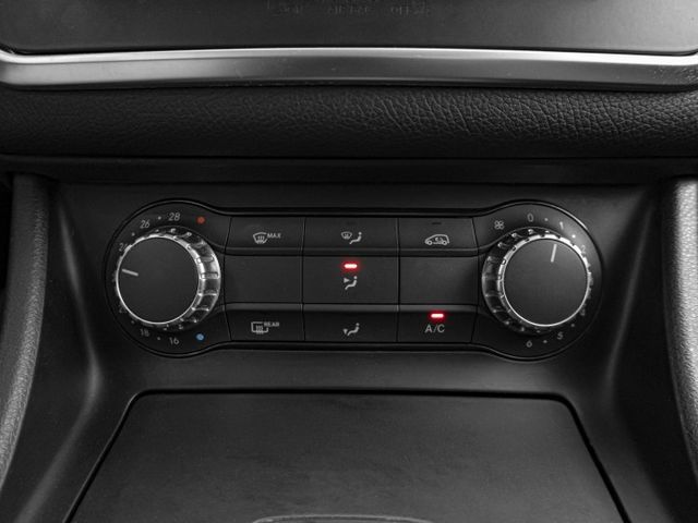 2015年 BENZ賓士 GLA180 紫 1.6／I-KEY.定速.CarPlay.電動椅.電尾  第13張相片
