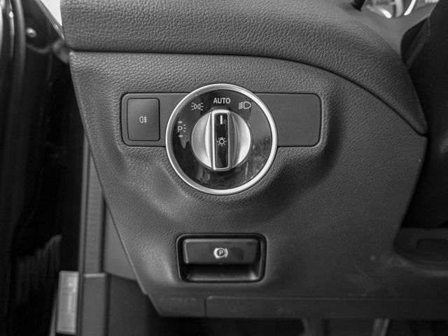 2015年 BENZ賓士 GLA180 紫 1.6／I-KEY.定速.CarPlay.電動椅.電尾  第14張相片