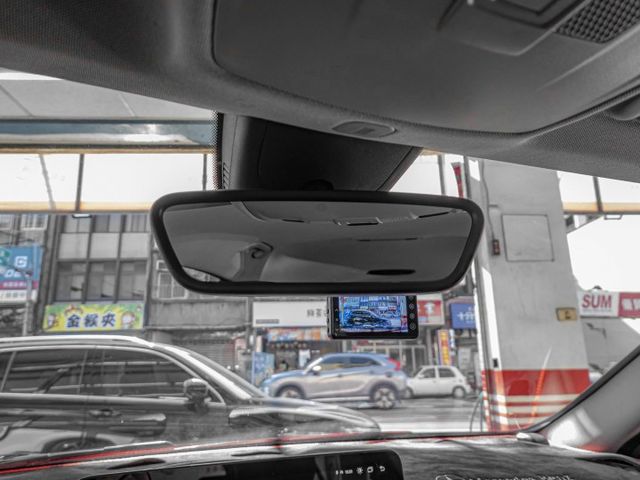 2015年 BENZ賓士 GLA180 紫 1.6／I-KEY.定速.CarPlay.電動椅.電尾  第17張相片
