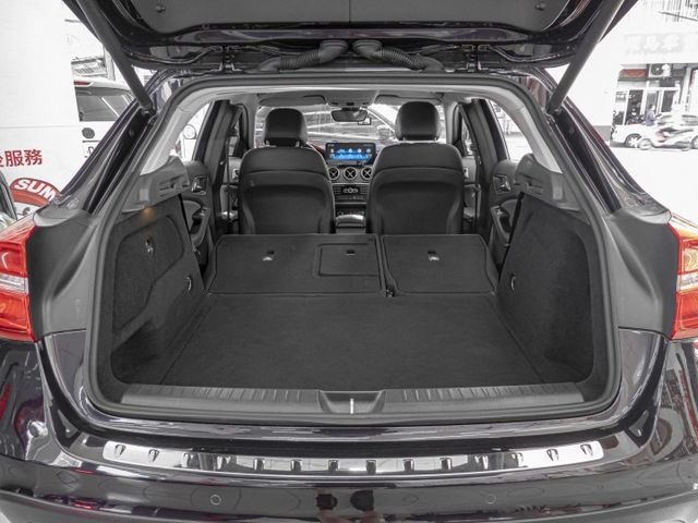 2015年 BENZ賓士 GLA180 紫 1.6／I-KEY.定速.CarPlay.電動椅.電尾  第20張相片