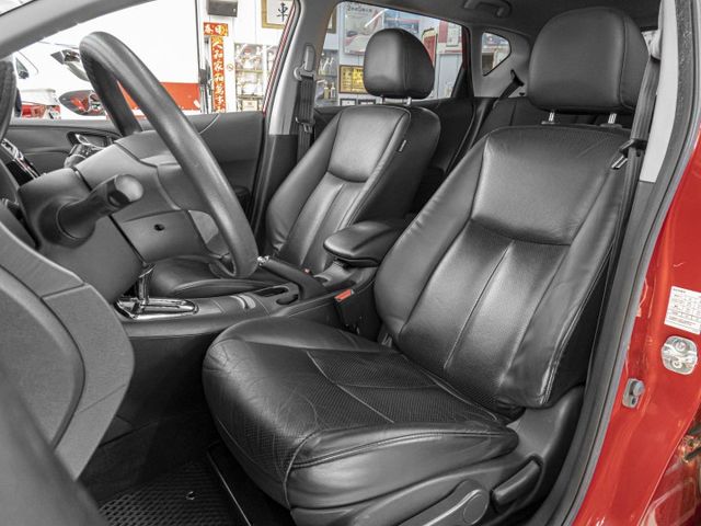 2015年 NISSAN日產 TIIDA 紅 1.6／導航.倒車顯影.後座出風口.胎壓偵測  第7張相片
