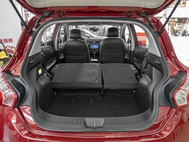 2015年 NISSAN日產 TIIDA 紅 1.6／導航.倒車顯影.後座出風口.胎壓偵測  第20張相片