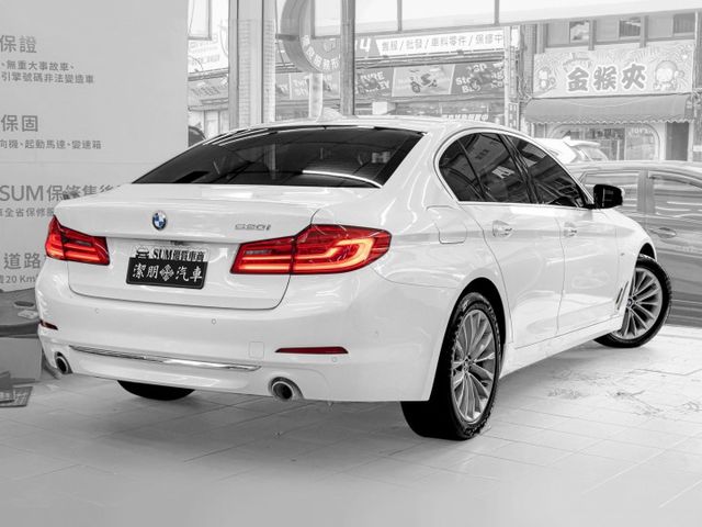 2017年 BMW寶馬 520i 白 2.0／I-KEY.定速.導航.盲點.車偏.電尾  第2張相片