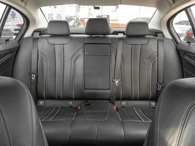 2017年 BMW寶馬 520i 白 2.0／I-KEY.定速.導航.盲點.車偏.電尾  第9張相片