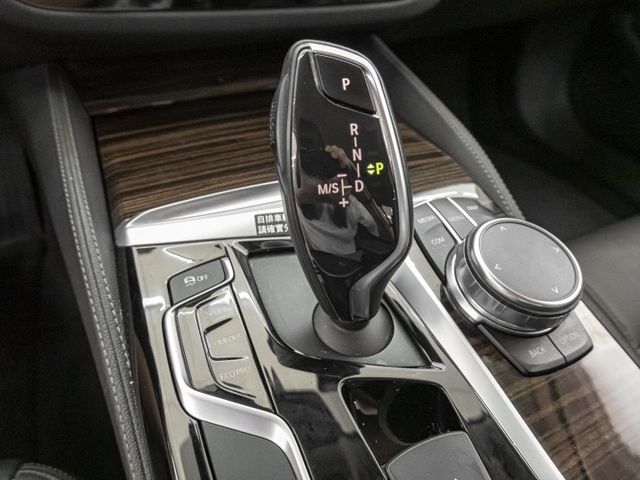2017年 BMW寶馬 520i 白 2.0／I-KEY.定速.導航.盲點.車偏.電尾  第12張相片