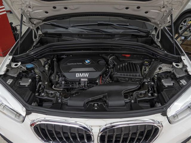 2017年 BMW寶馬 X1 xDrive18d 白 2.0／全景天窗.I-KEY.定速.車偏.電動椅  第3張相片