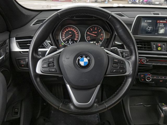 2017年 BMW寶馬 X1 xDrive18d 白 2.0／全景天窗.I-KEY.定速.車偏.電動椅  第5張相片