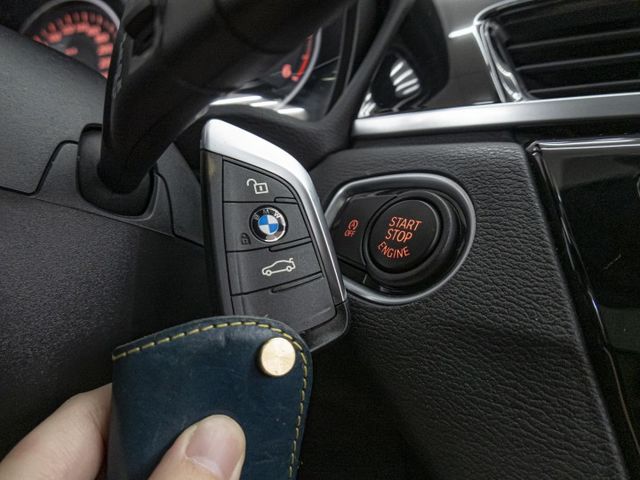 2017年 BMW寶馬 X1 xDrive18d 白 2.0／全景天窗.I-KEY.定速.車偏.電動椅  第6張相片