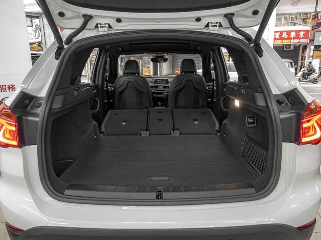 2017年 BMW寶馬 X1 xDrive18d 白 2.0／全景天窗.I-KEY.定速.車偏.電動椅  第20張相片