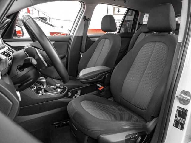 七人座休旅！2015年 BMW寶馬 218D GT 白 2.0／I-KEY.定速.盲點.電動椅.電尾  第8張相片
