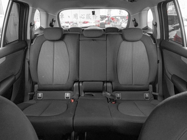 七人座休旅！2015年 BMW寶馬 218D GT 白 2.0／I-KEY.定速.盲點.電動椅.電尾  第10張相片