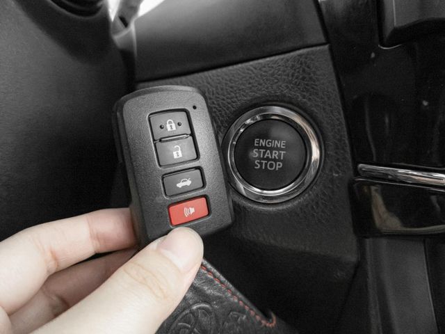 原廠保養！2014年 TOYOTA豐田 Altis 銀 1.8／I-KEY.天窗.定速.倒車顯影.導航  第6張相片