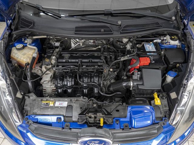 2013年 FORD福特 FIESTA 藍白 1.6／倒車雷達.手動空調.ABS.SRS  第3張相片