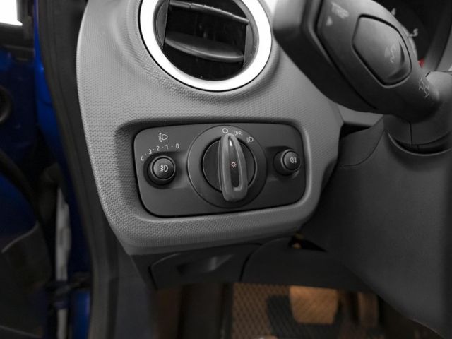2013年 FORD福特 FIESTA 藍白 1.6／倒車雷達.手動空調.ABS.SRS  第15張相片