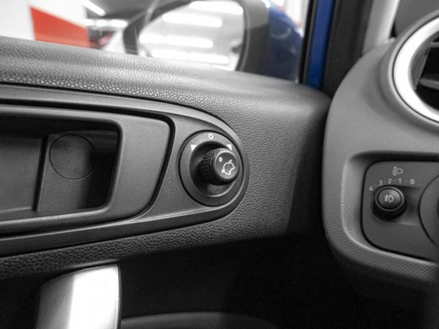 2013年 FORD福特 FIESTA 藍白 1.6／倒車雷達.手動空調.ABS.SRS  第16張相片