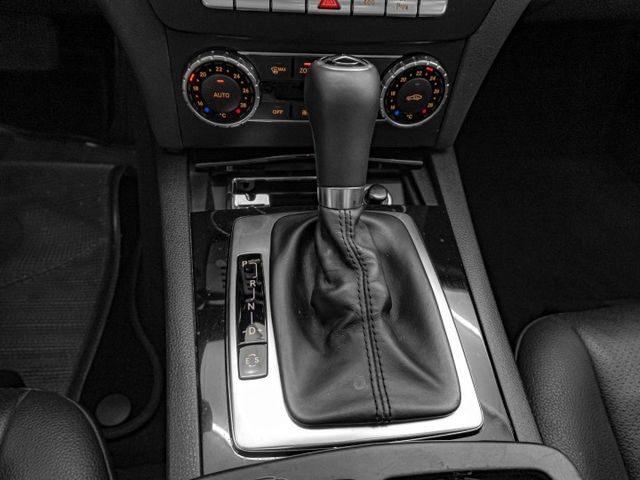 2013年 BENZ賓士 C200 黑 1.8／定速.天窗.倒車顯影.電動椅  第14張相片