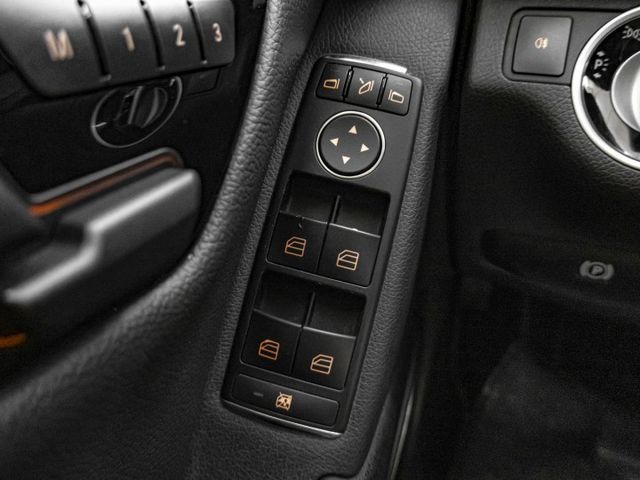 2013年 BENZ賓士 C200 黑 1.8／定速.天窗.倒車顯影.電動椅  第15張相片