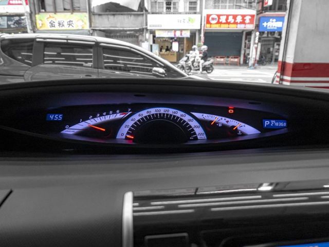 七人座！2013年型 TOYOTA豐田 PREVIA 灰 2.4／I-KEY.全景天窗.定速.電動椅.電滑門.電尾  第4張相片