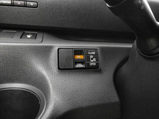 2017年 TOYOTA豐田 SIENTA 灰 1.8／I-KEY.定速.恆溫.電滑門.倒車顯影  第15張相片