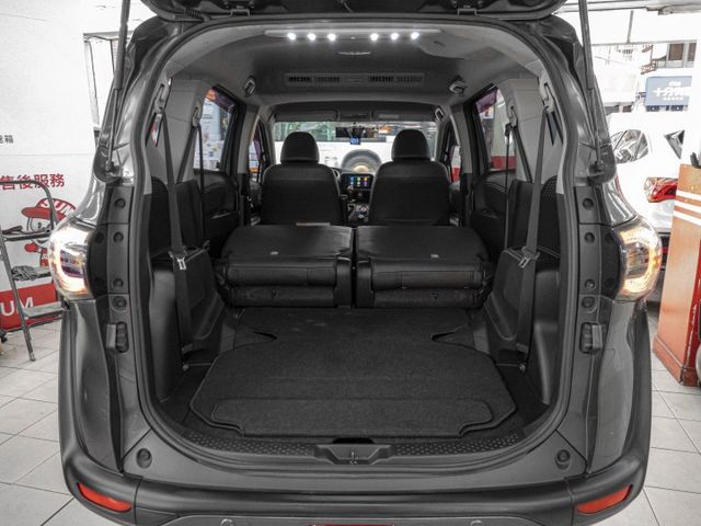 2017年 TOYOTA豐田 SIENTA 灰 1.8／I-KEY.定速.恆溫.電滑門.倒車顯影  第20張相片