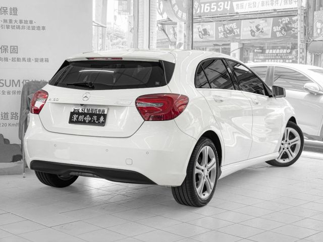 2014年 BENZ賓士 A180 白 1.6／定速.恆溫.電動椅.倒車顯影  第2張相片