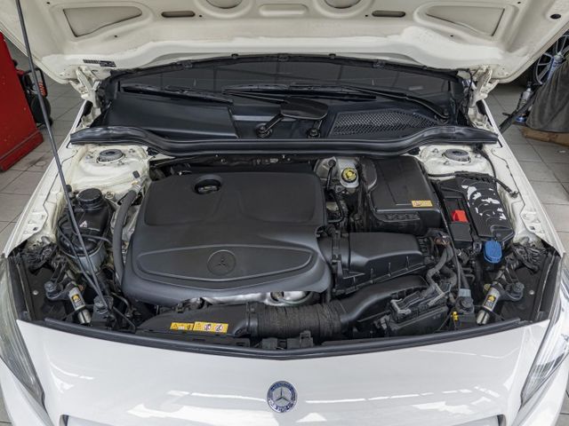 2014年 BENZ賓士 A180 白 1.6／定速.恆溫.電動椅.倒車顯影  第3張相片