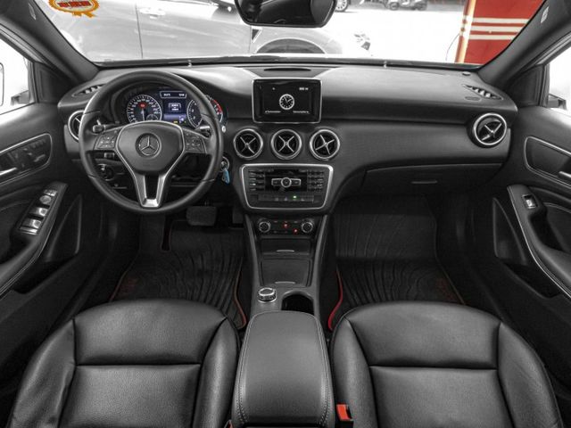 2014年 BENZ賓士 A180 白 1.6／定速.恆溫.電動椅.倒車顯影  第6張相片