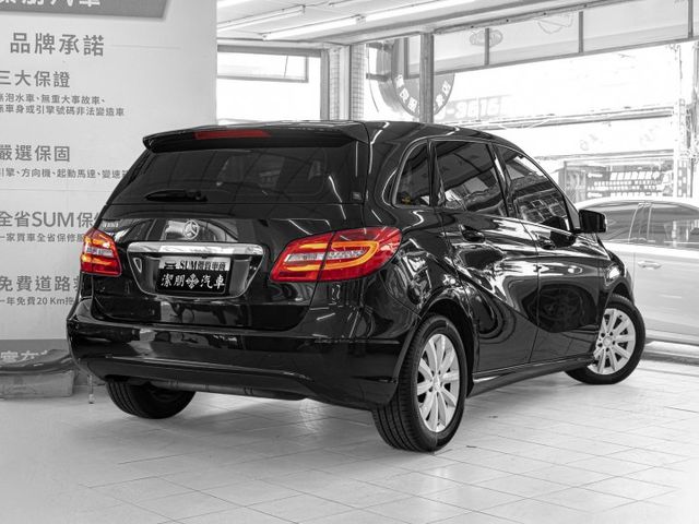 原廠保養！2015年型 BENZ賓士 B180 黑 1.6／定速.快撥.恆溫.倒車顯影.藍牙  第2張相片
