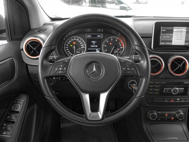 原廠保養！2015年型 BENZ賓士 B180 黑 1.6／定速.快撥.恆溫.倒車顯影.藍牙  第5張相片