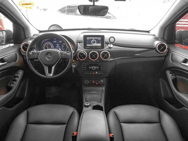原廠保養！2015年型 BENZ賓士 B180 黑 1.6／定速.快撥.恆溫.倒車顯影.藍牙  第6張相片