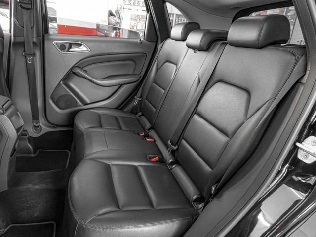 原廠保養！2015年型 BENZ賓士 B180 黑 1.6／定速.快撥.恆溫.倒車顯影.藍牙  第8張相片