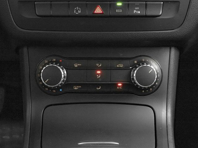 原廠保養！2015年型 BENZ賓士 B180 黑 1.6／定速.快撥.恆溫.倒車顯影.藍牙  第13張相片