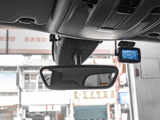 原廠保養！2015年型 BENZ賓士 B180 黑 1.6／定速.快撥.恆溫.倒車顯影.藍牙  第17張相片