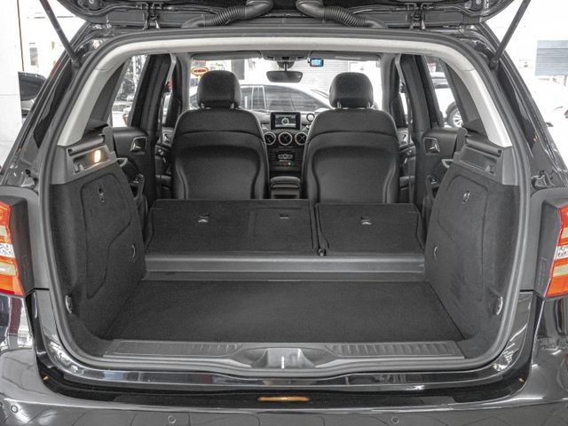 原廠保養！2015年型 BENZ賓士 B180 黑 1.6／定速.快撥.恆溫.倒車顯影.藍牙  第20張相片